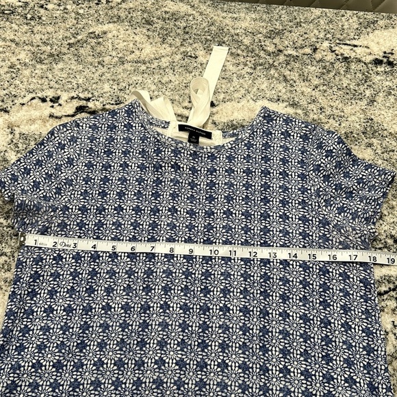Size M Tommy Hilfiger, short sleeve, top with unique bow strap in the back - Picture 7 of 9